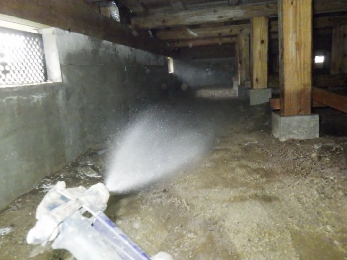 土壌に薬剤を散布します